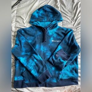 I am selling a champion sweatshirt, size large, and the colors light/dark blue